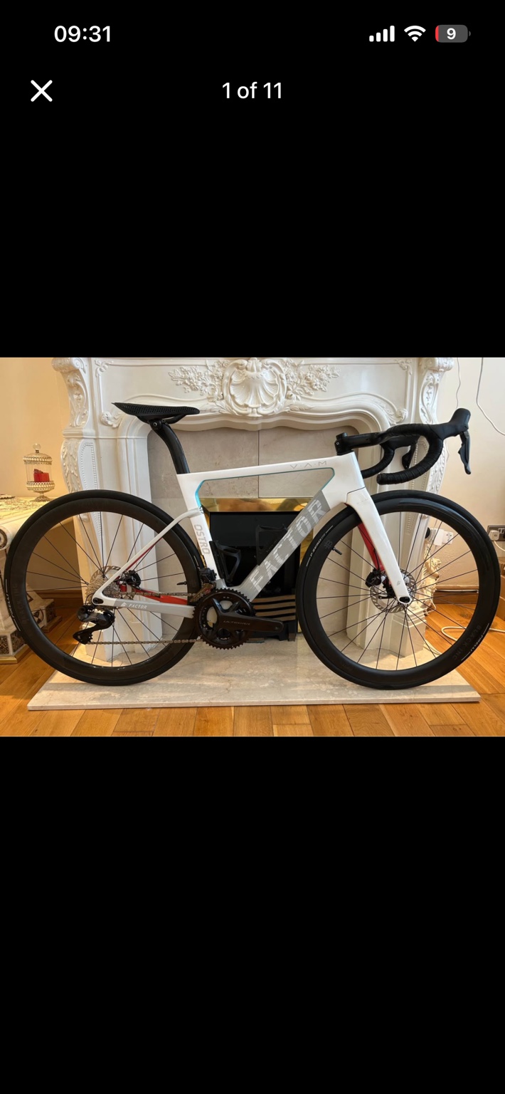 Black Canyon Aeroad CF SLX 8 aero road bike, drive-side view