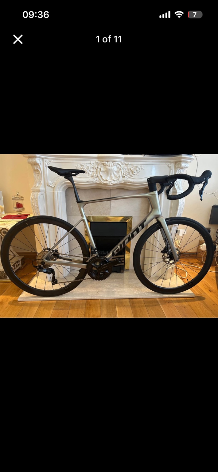 Golden Haze Giant Defy Advanced 1 road bike, drive-side view
