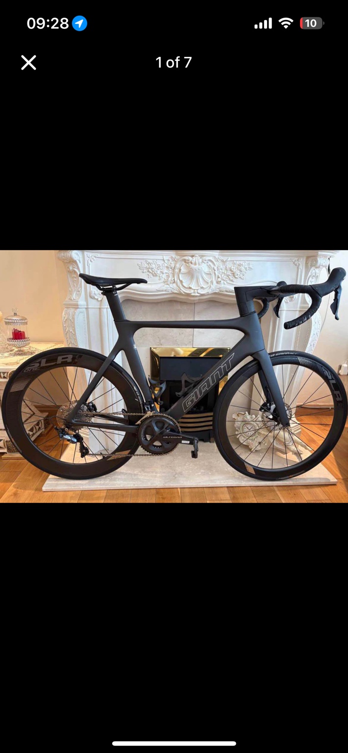 Giant Propel Advanced Pro 1 Disc road bike, drive-side view