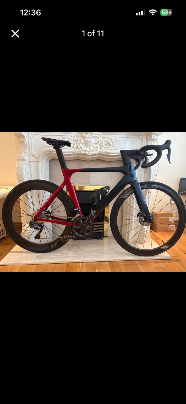 Red and black Giant Propel Advanced Pro aero road bike, drive-side view