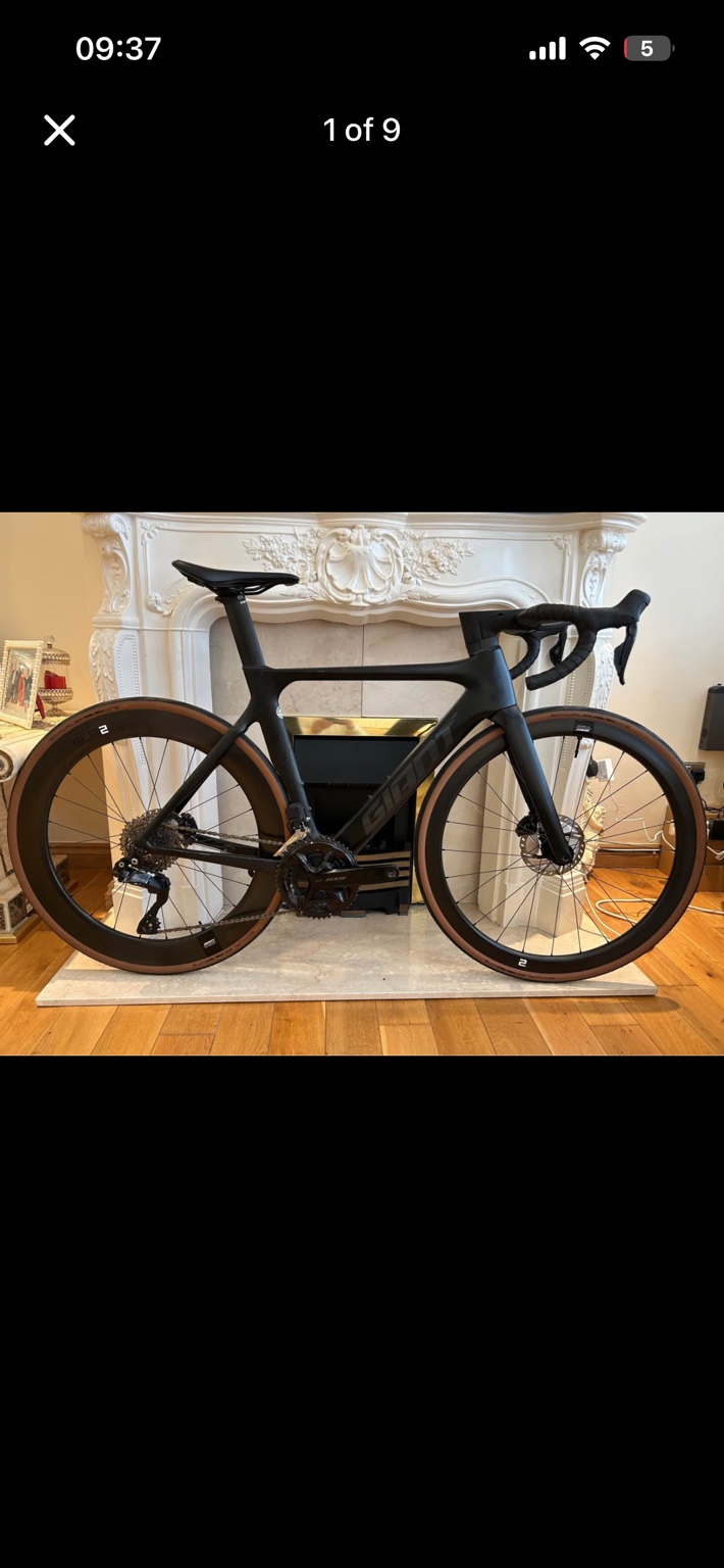 Dark Giant Propel Advanced Pro road bike, drive-side view